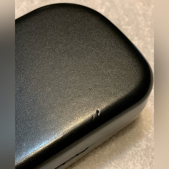 Coach hard case for eyeglasses or sunglasses. - Picture 5 of 11